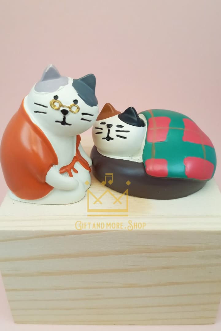 Grandma cat music box