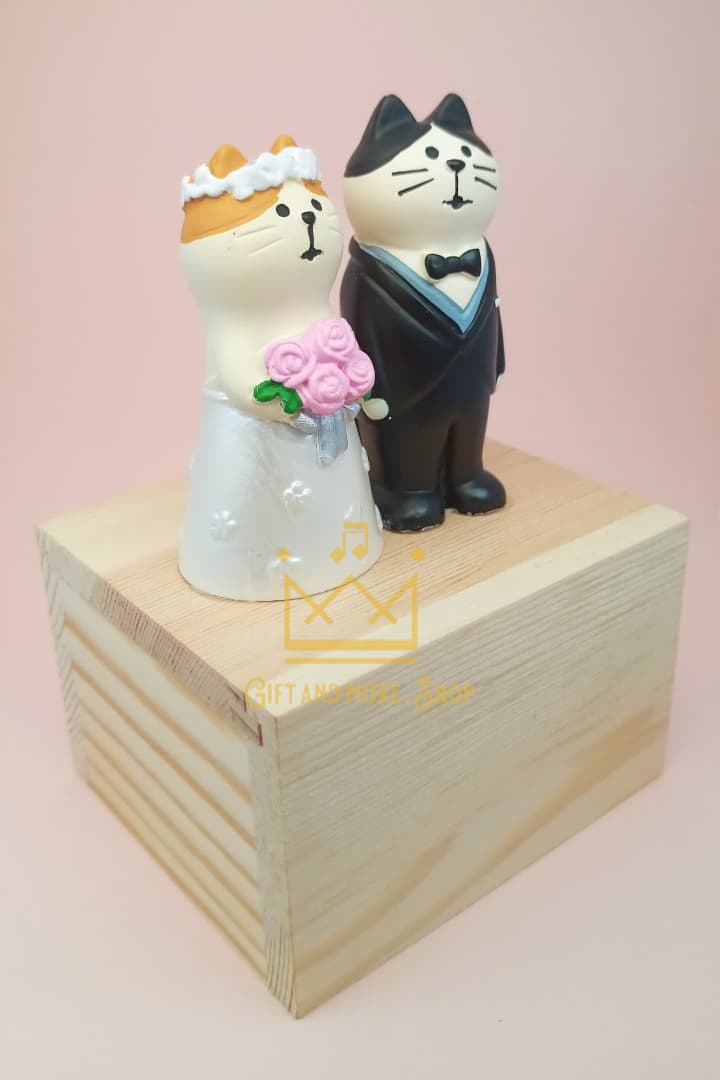 Happy wedding music box