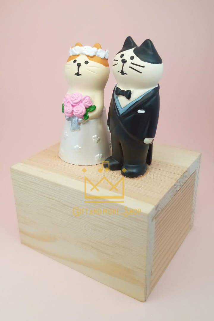 Happy wedding music box